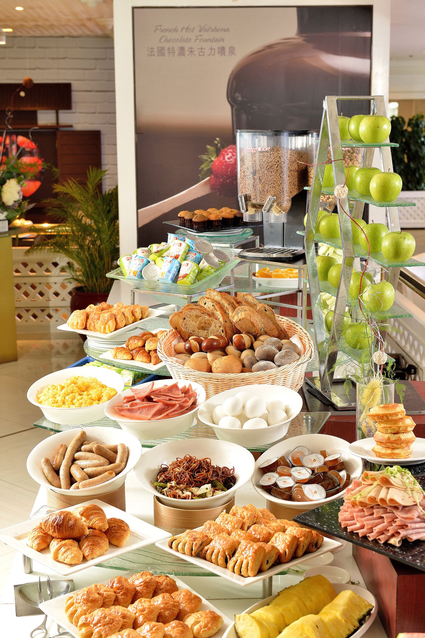 Regal Riverside Hotel