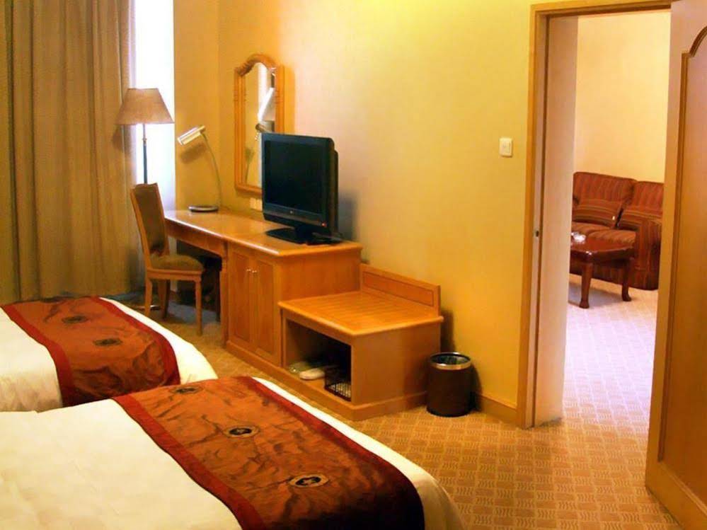 Redbuds Plaza Hotel