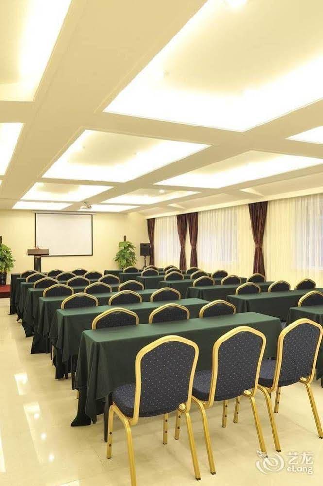 Wanjia Lakefront Hotel