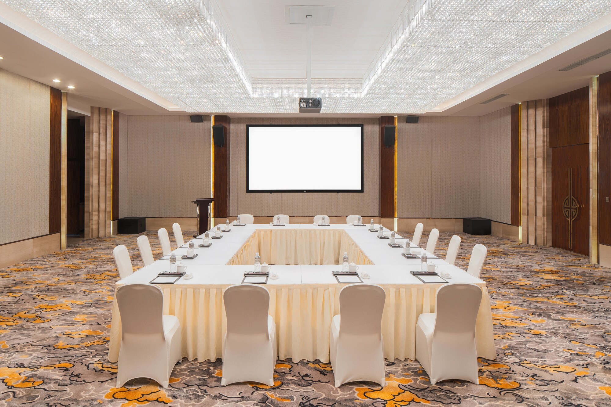 Crowne Plaza Dalian Sports Center
