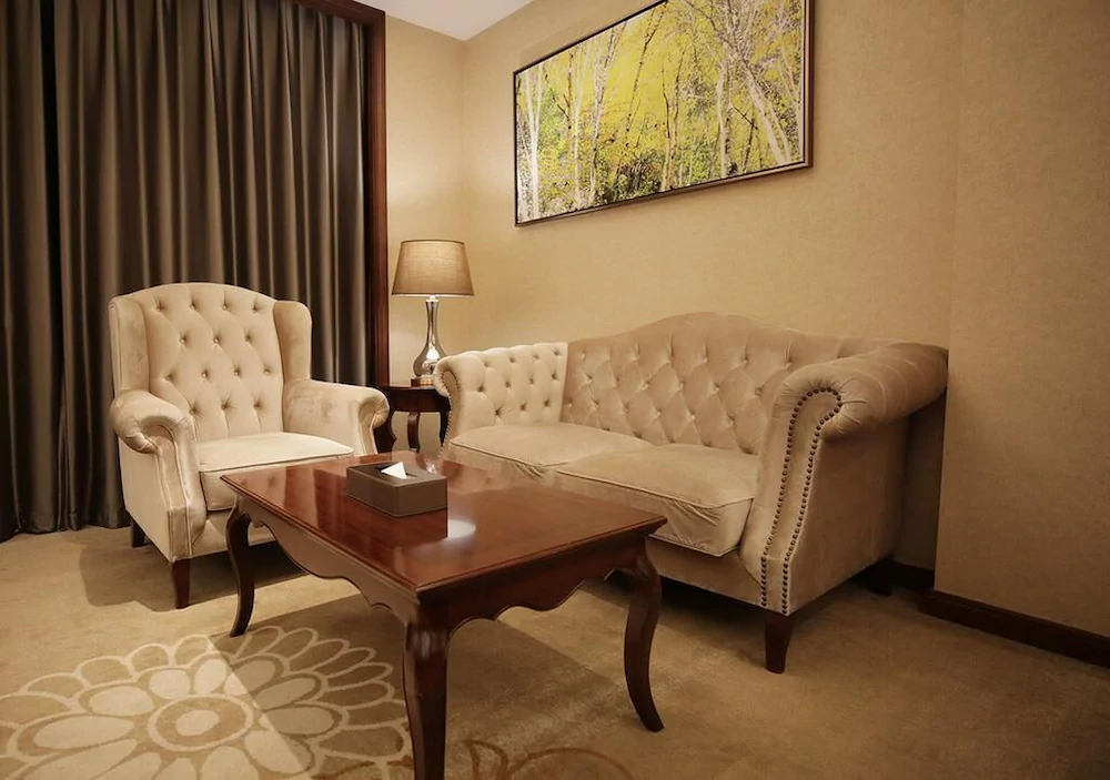 Heihe Yinjian Jianguo Hotel