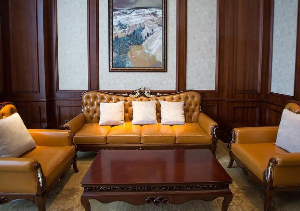 Heihe Yinjian Jianguo Hotel