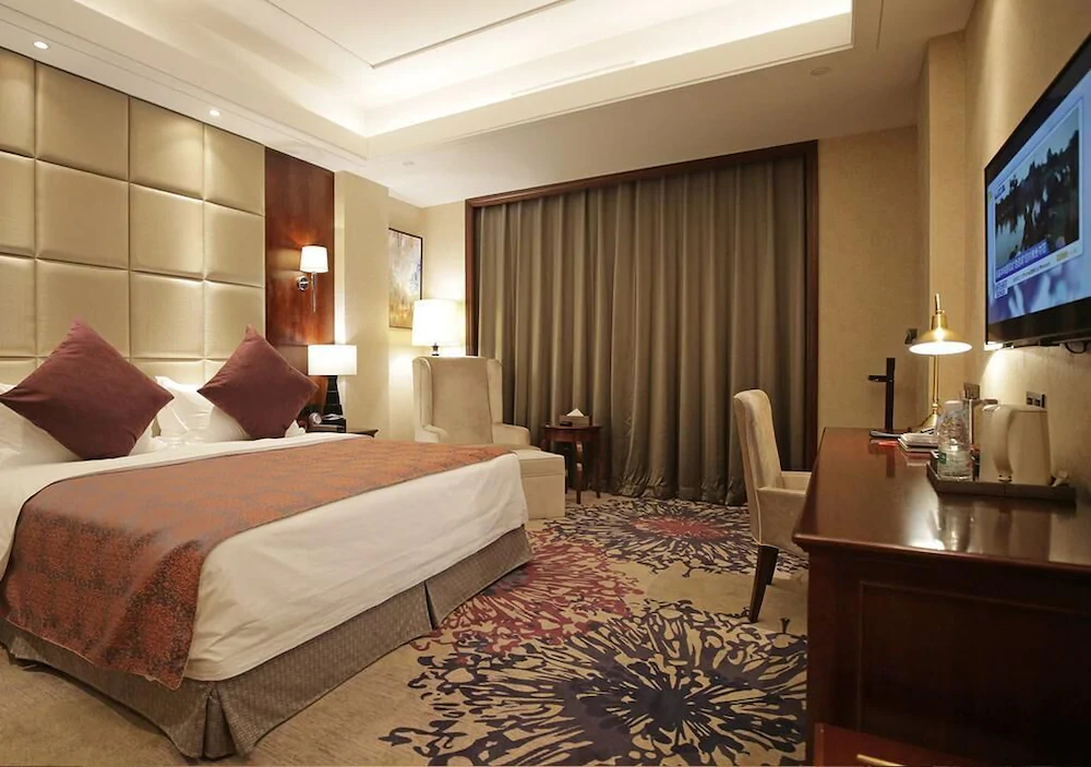 Heihe Yinjian Jianguo Hotel