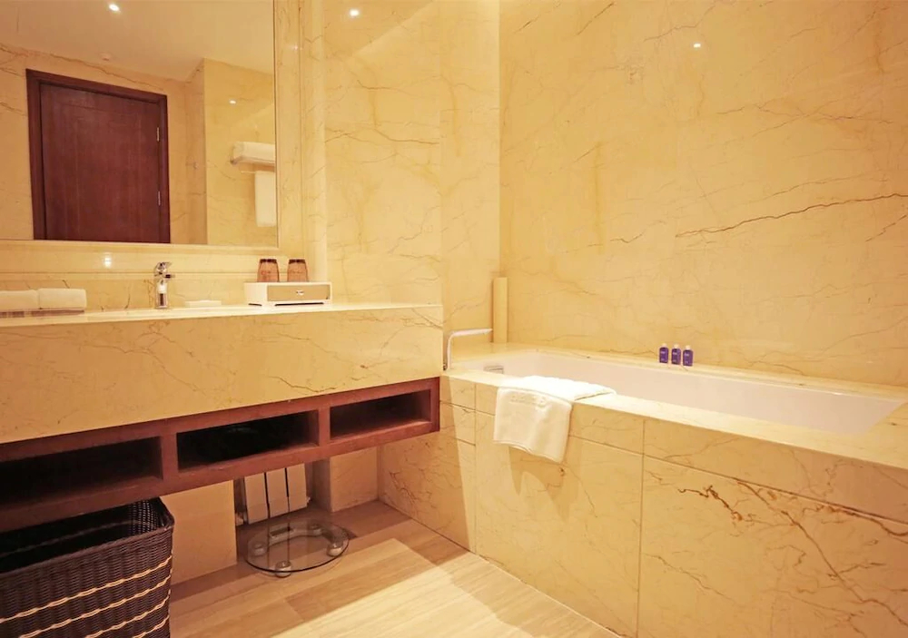 Heihe Yinjian Jianguo Hotel