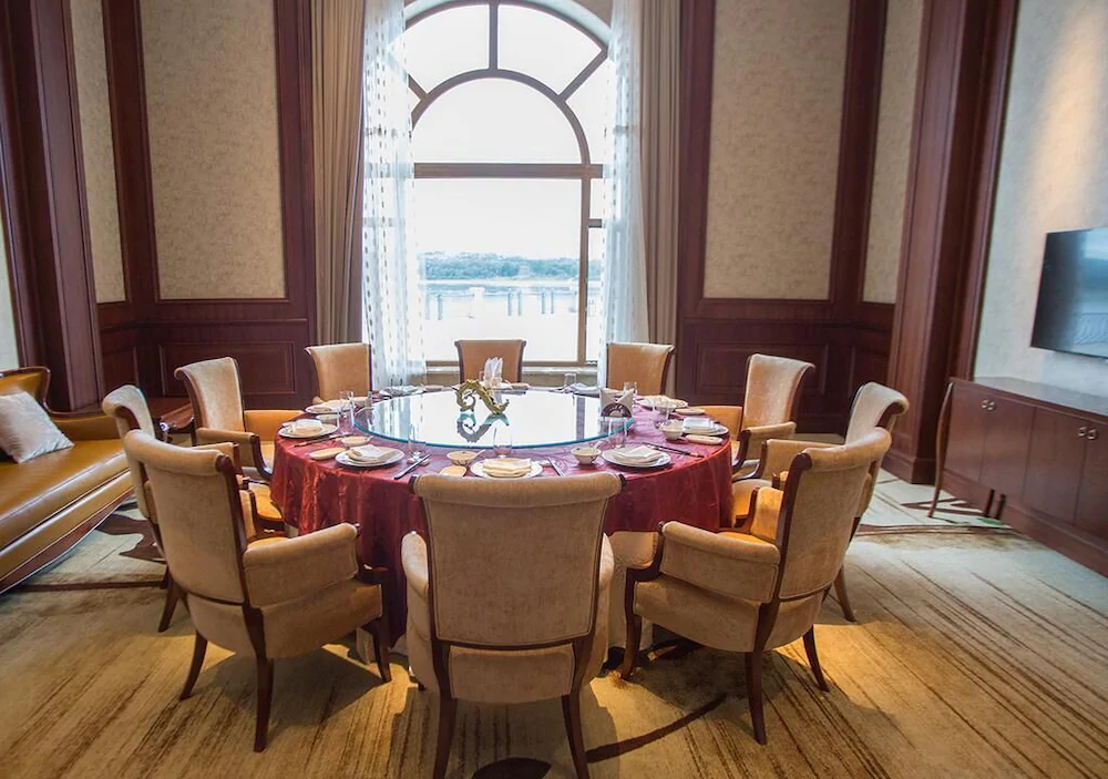 Heihe Yinjian Jianguo Hotel