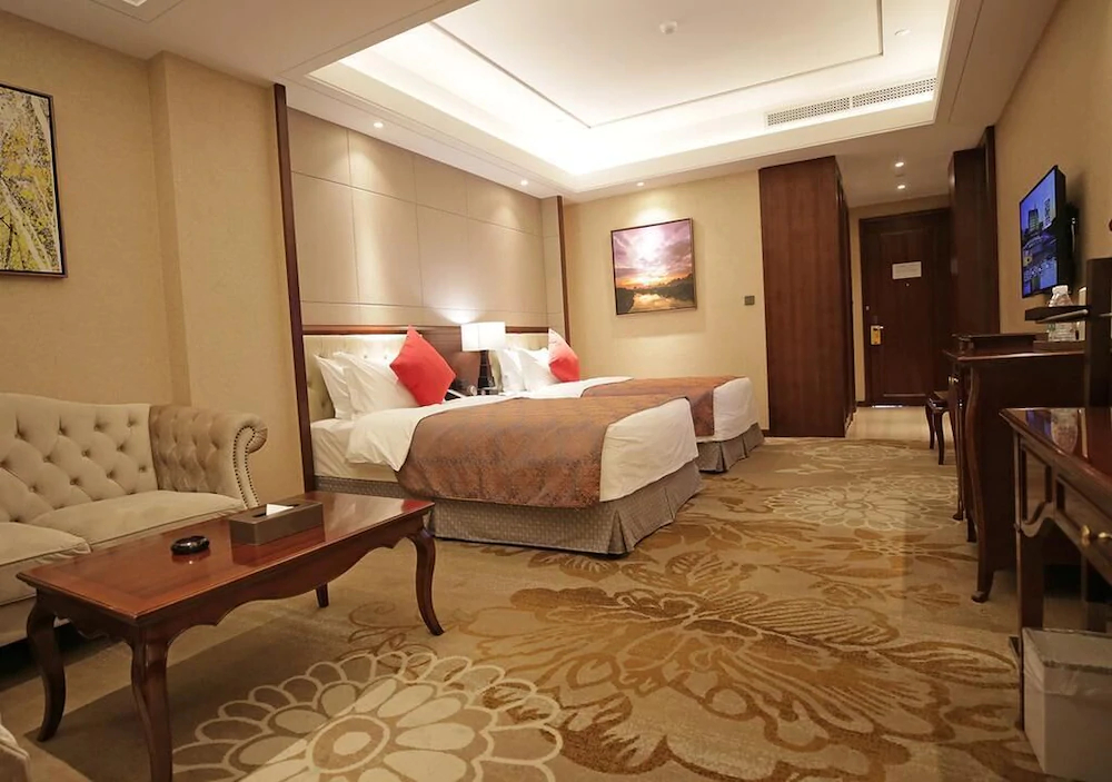 Heihe Yinjian Jianguo Hotel