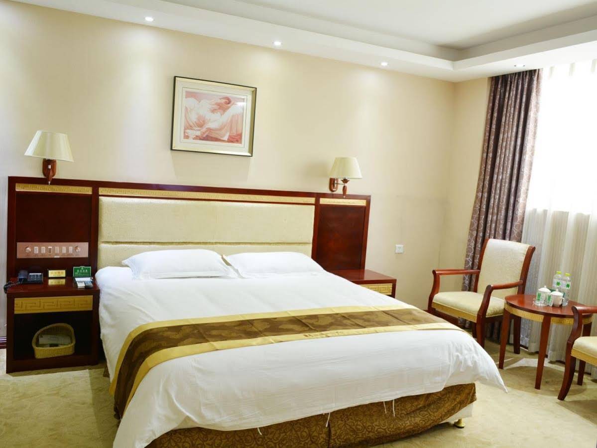 Greentree Alliance Hezhou Babu District Lingfeng Square Hotel