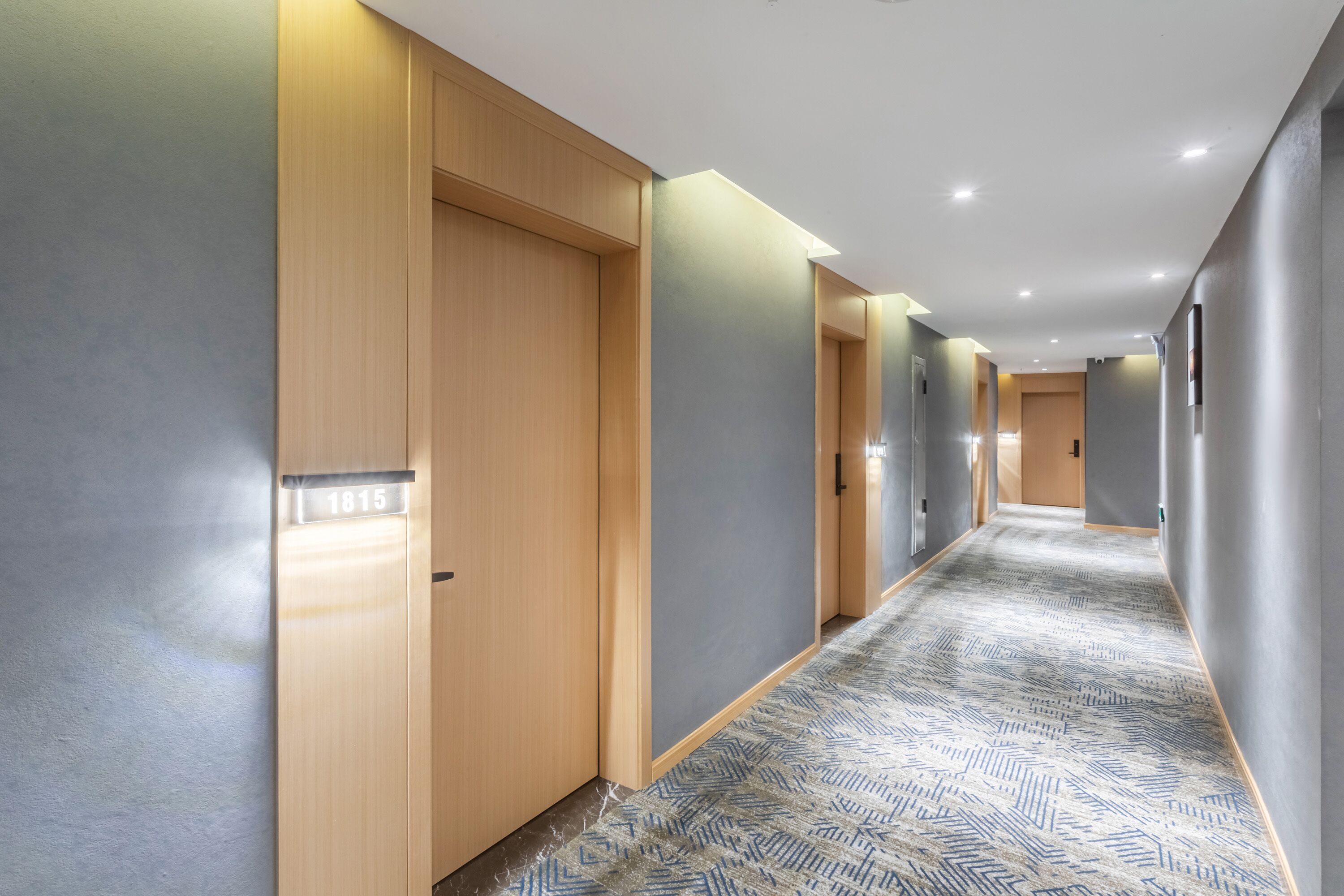 Qin Yue Shi Ye Hotel