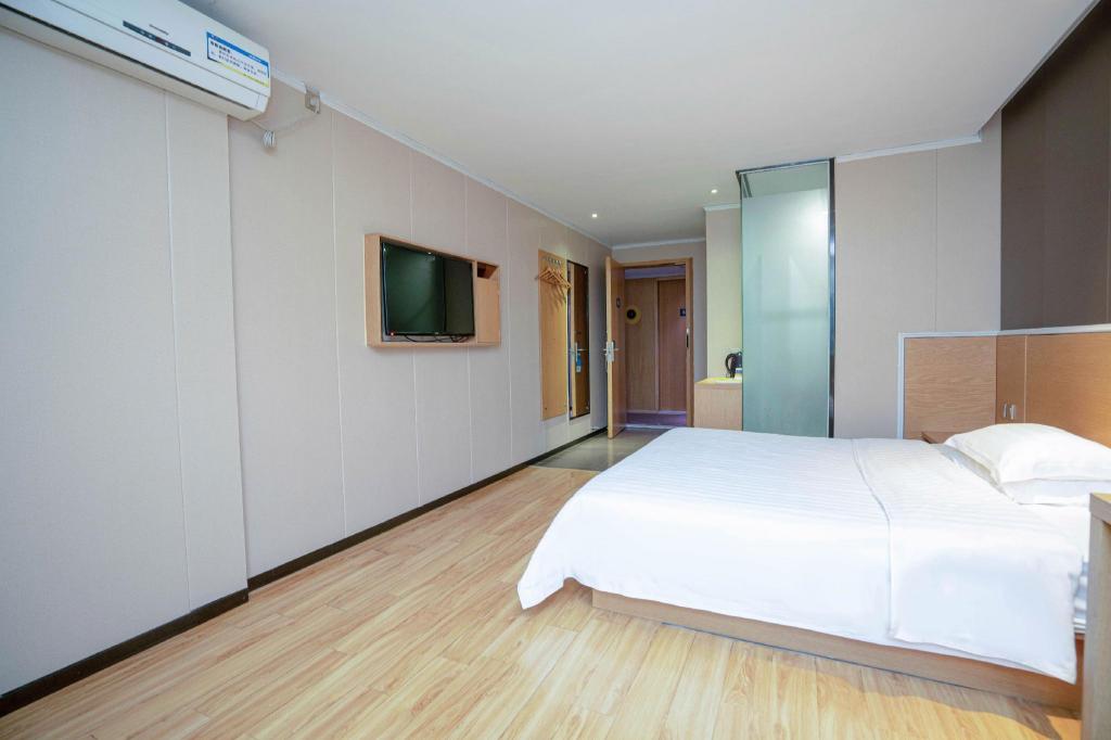 7 Days Inn Yunfu Luoding Central Branch