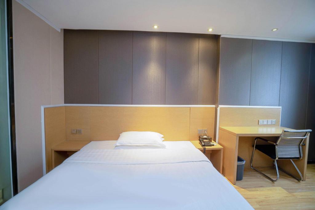 7 Days Inn Yunfu Luoding Central Branch