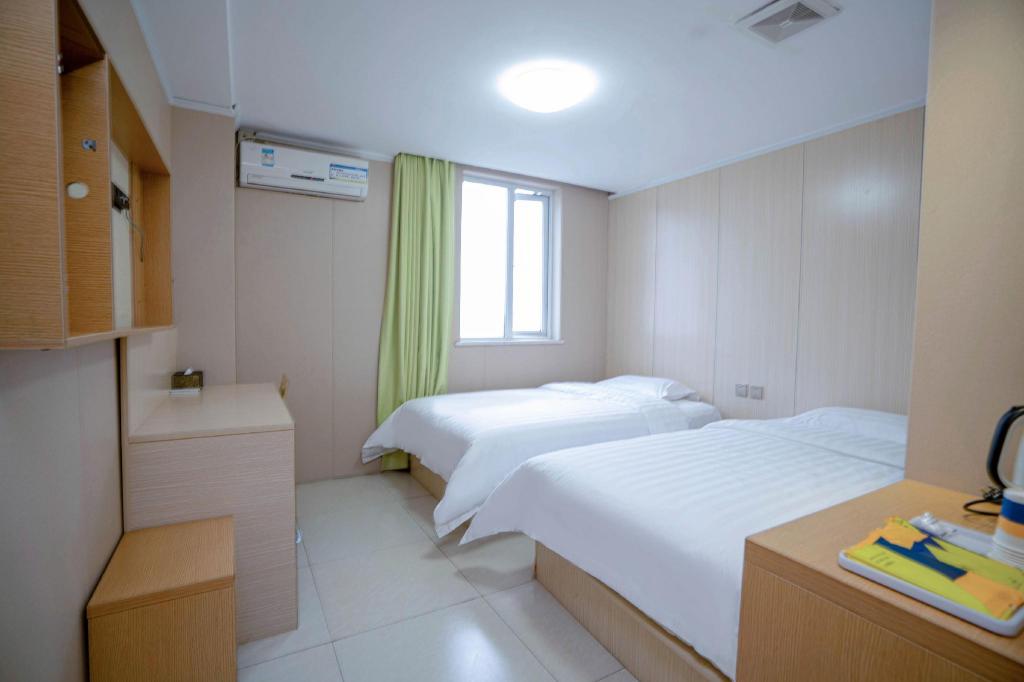 7 Days Inn Yunfu Luoding Central Branch