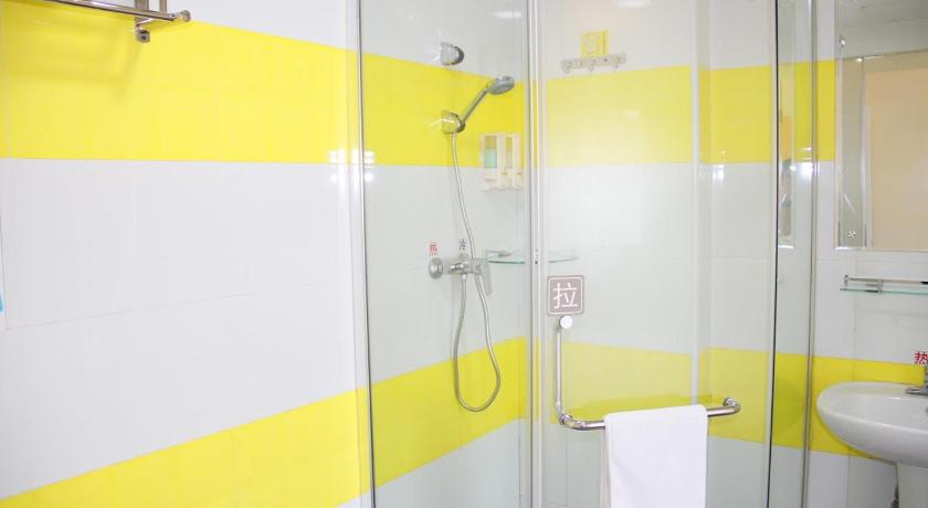 7 Days Inn Yunfu Luoding Central Branch