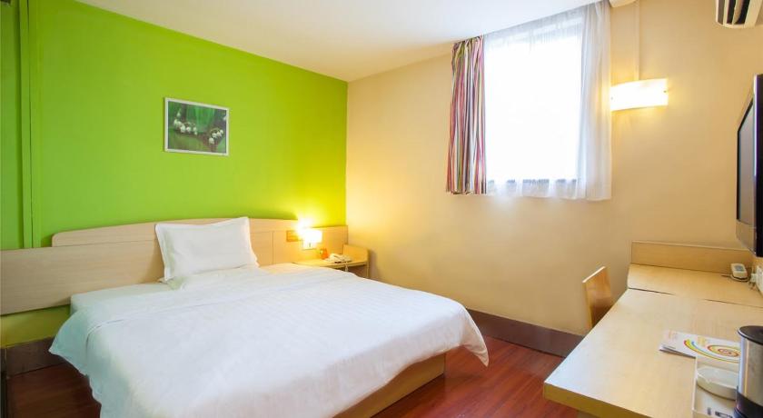 7 Days Inn Yunfu Luoding Central Branch