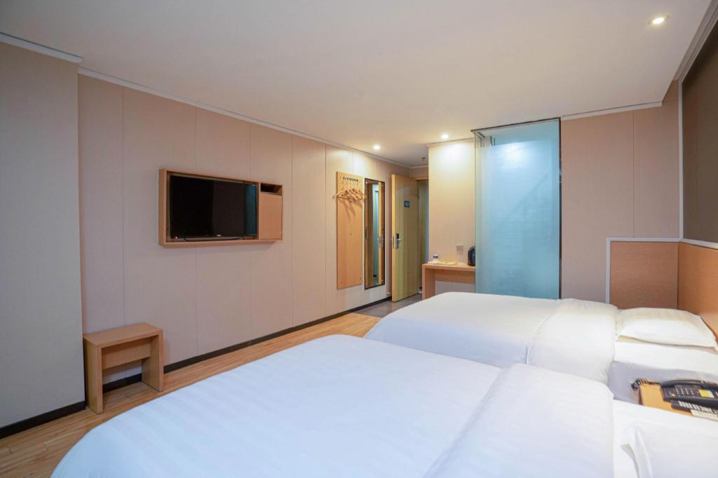 7 Days Inn Yunfu Luoding Central Branch