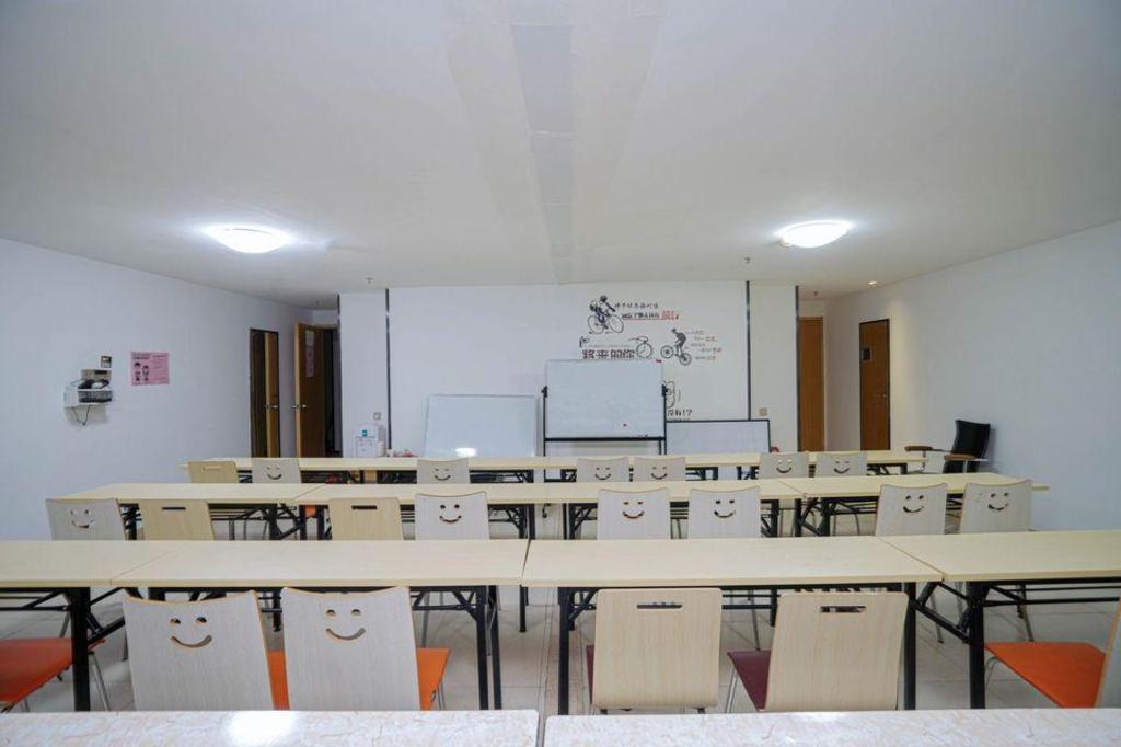 7 Days Inn Yunfu Luoding Central Branch