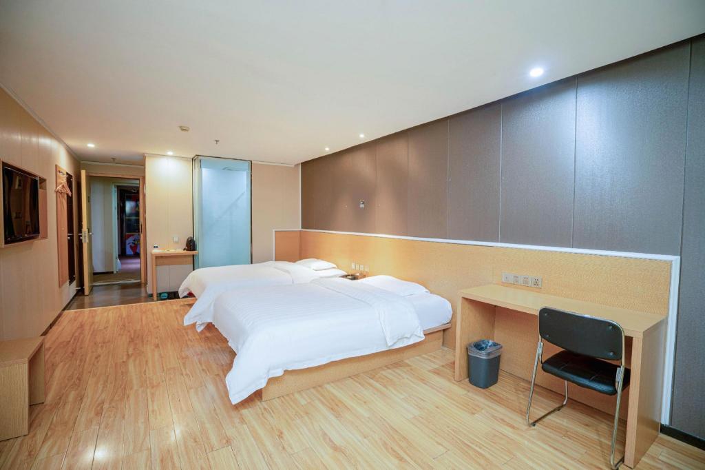 7 Days Inn Yunfu Luoding Central Branch