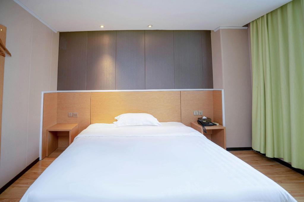 7 Days Inn Yunfu Luoding Central Branch