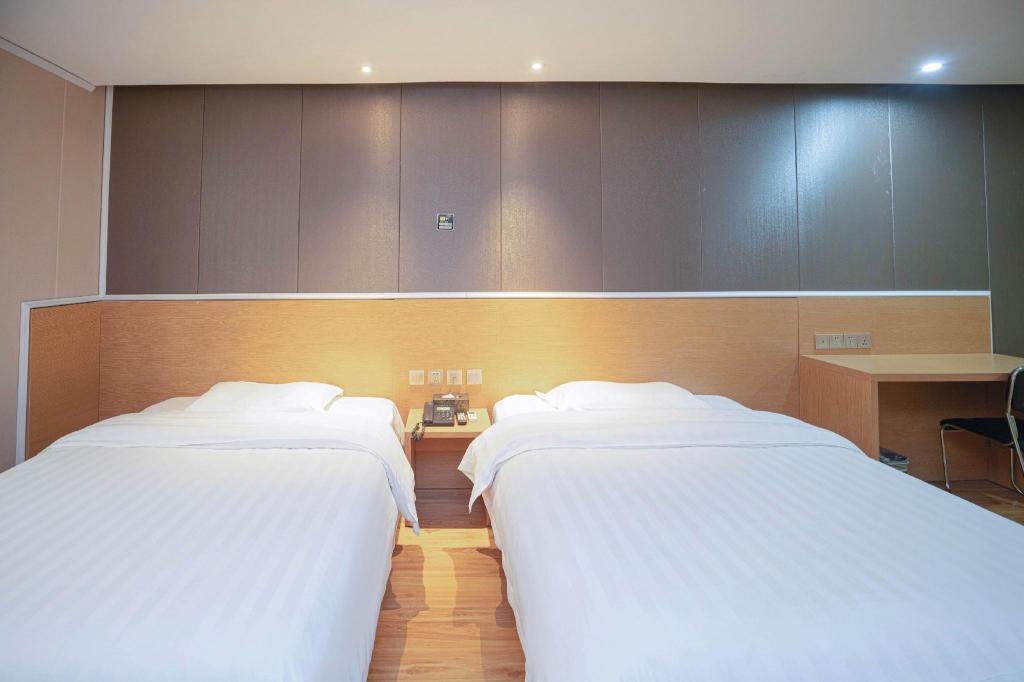 7 Days Inn Yunfu Luoding Central Branch