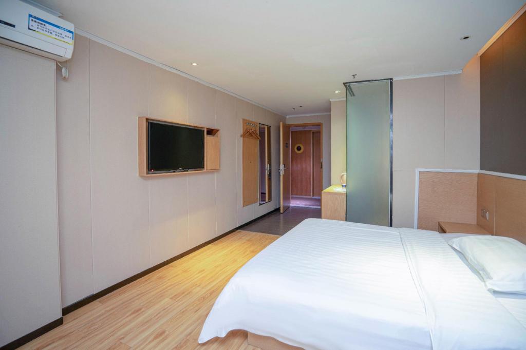 7 Days Inn Yunfu Luoding Central Branch