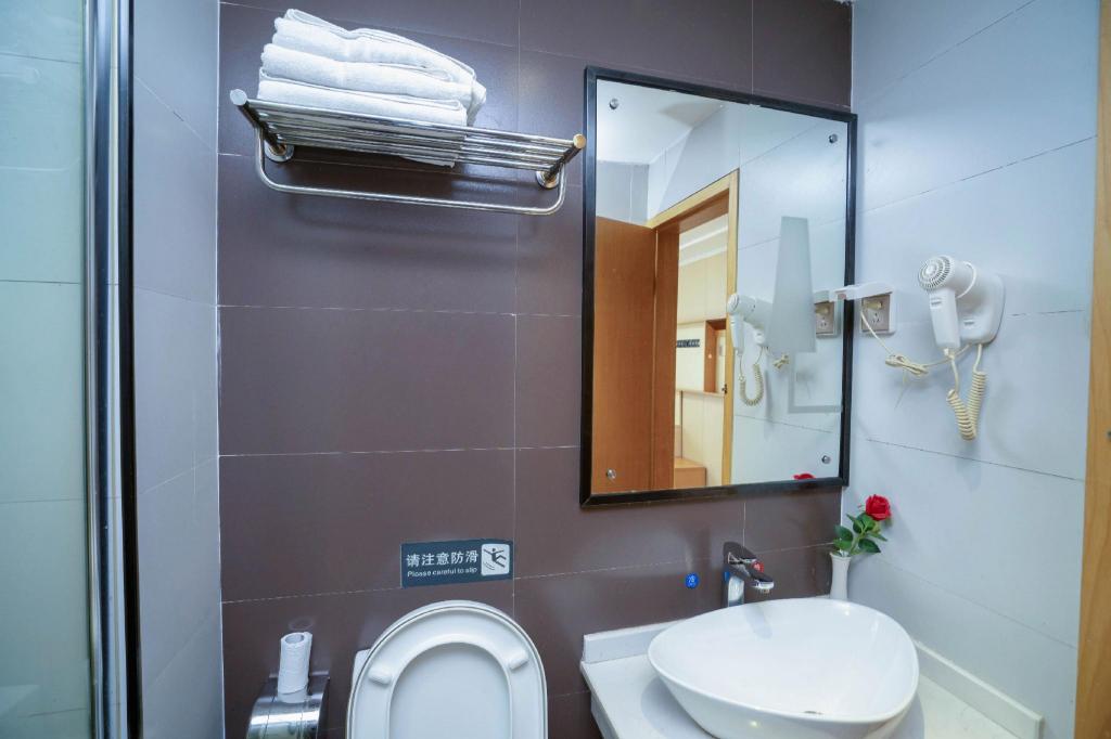 7 Days Inn Yunfu Luoding Central Branch