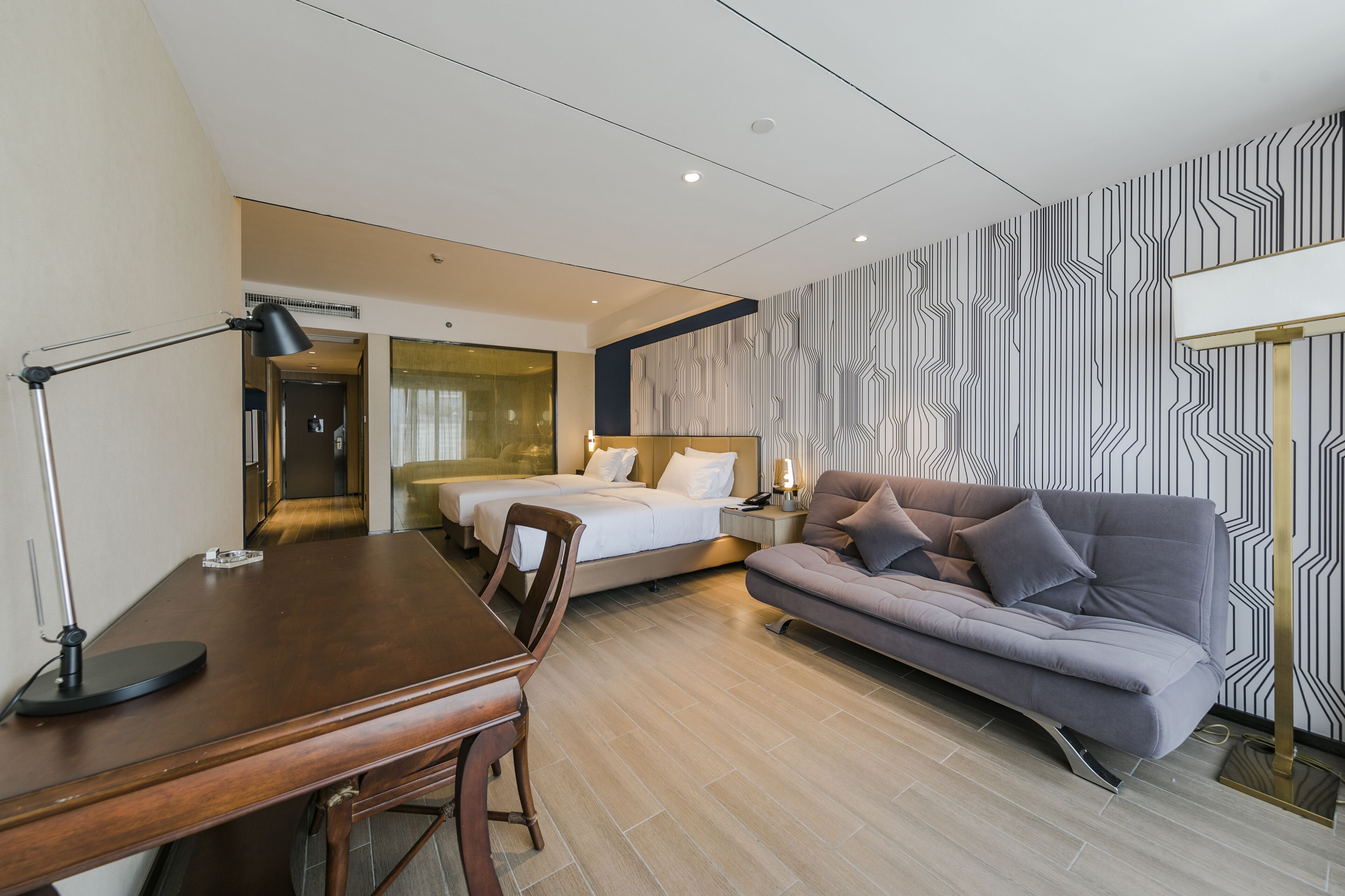 Pesht Premier Hotel
