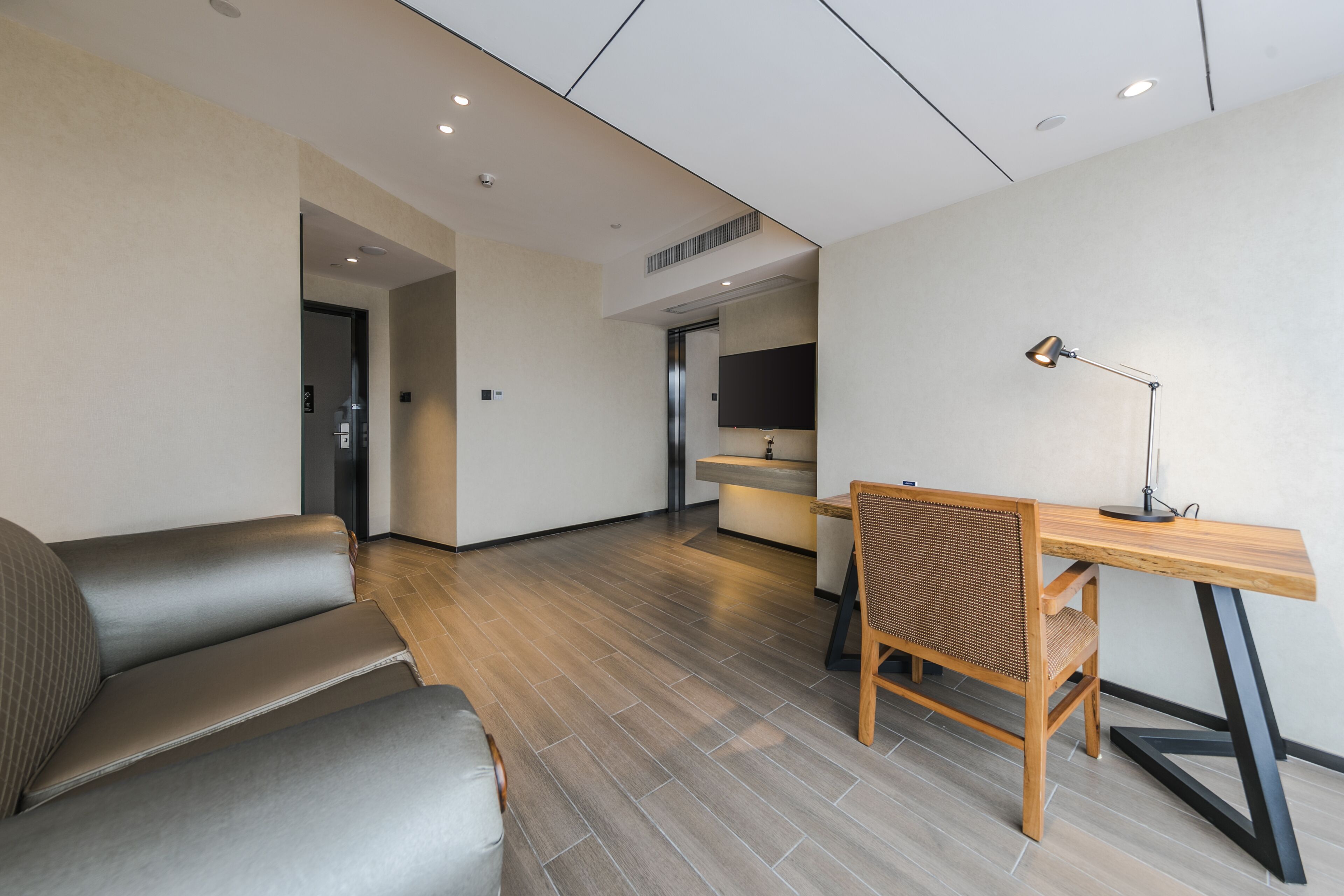 Pesht Premier Hotel