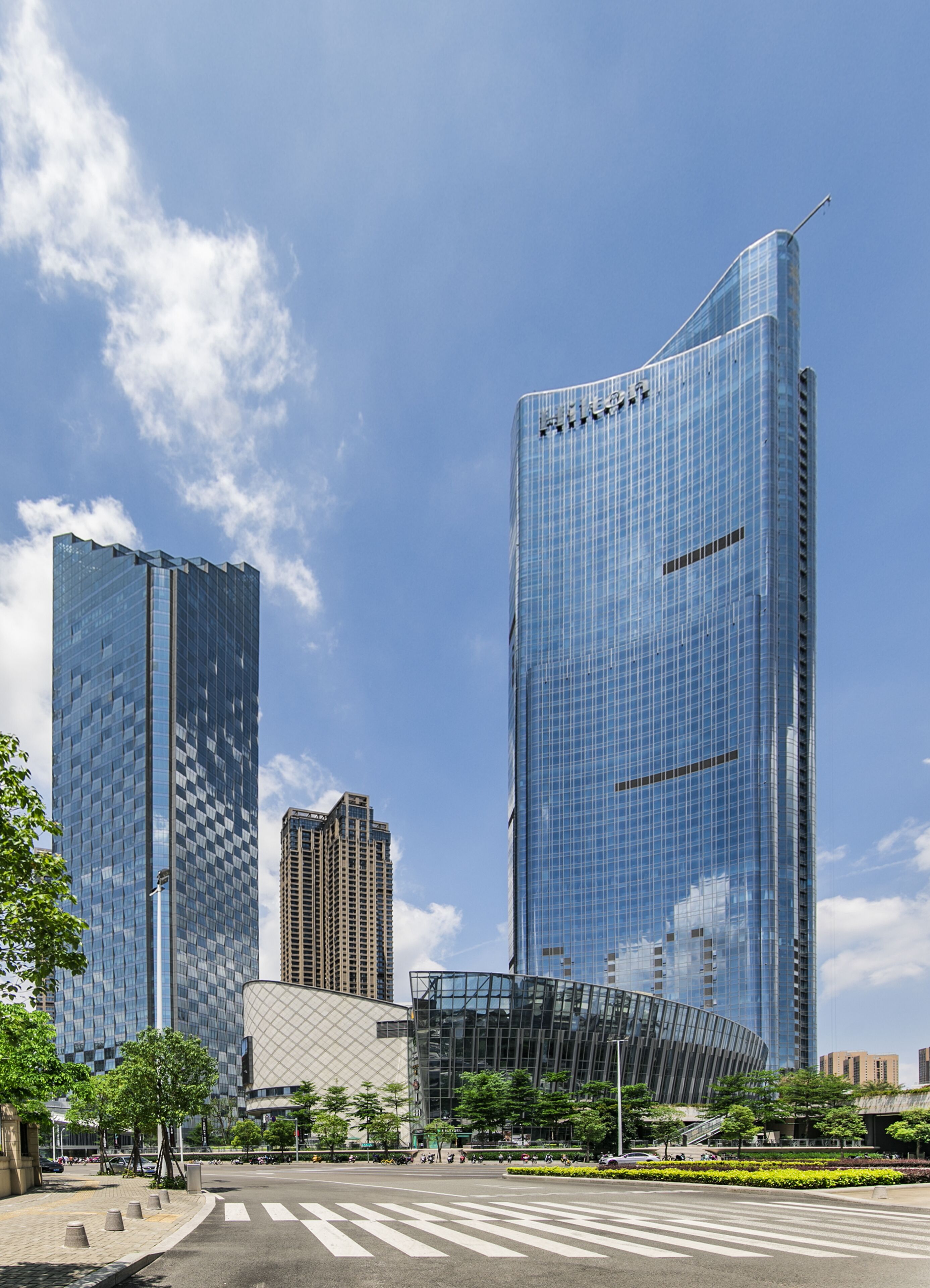 Pesht Premier Hotel
