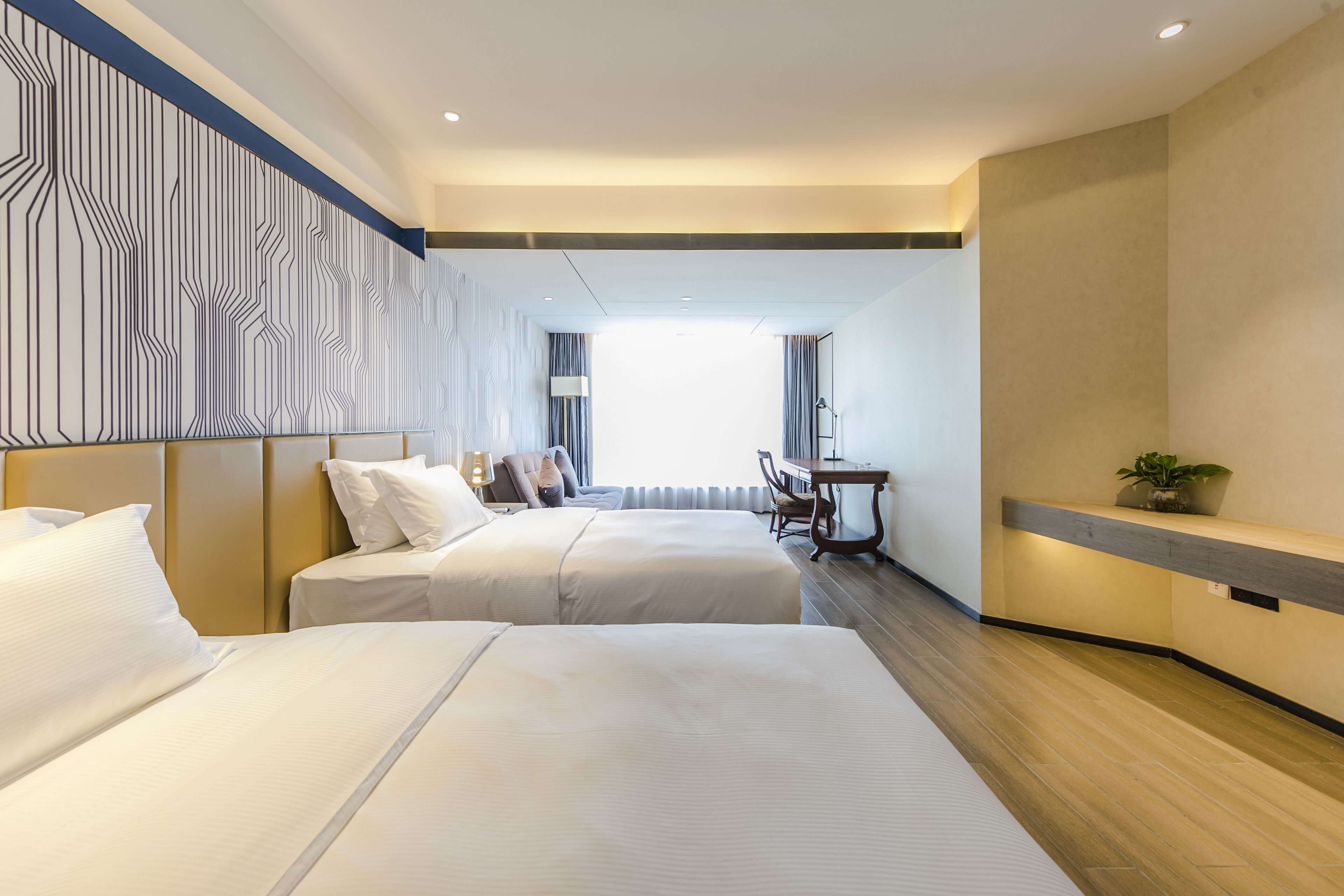Pesht Premier Hotel