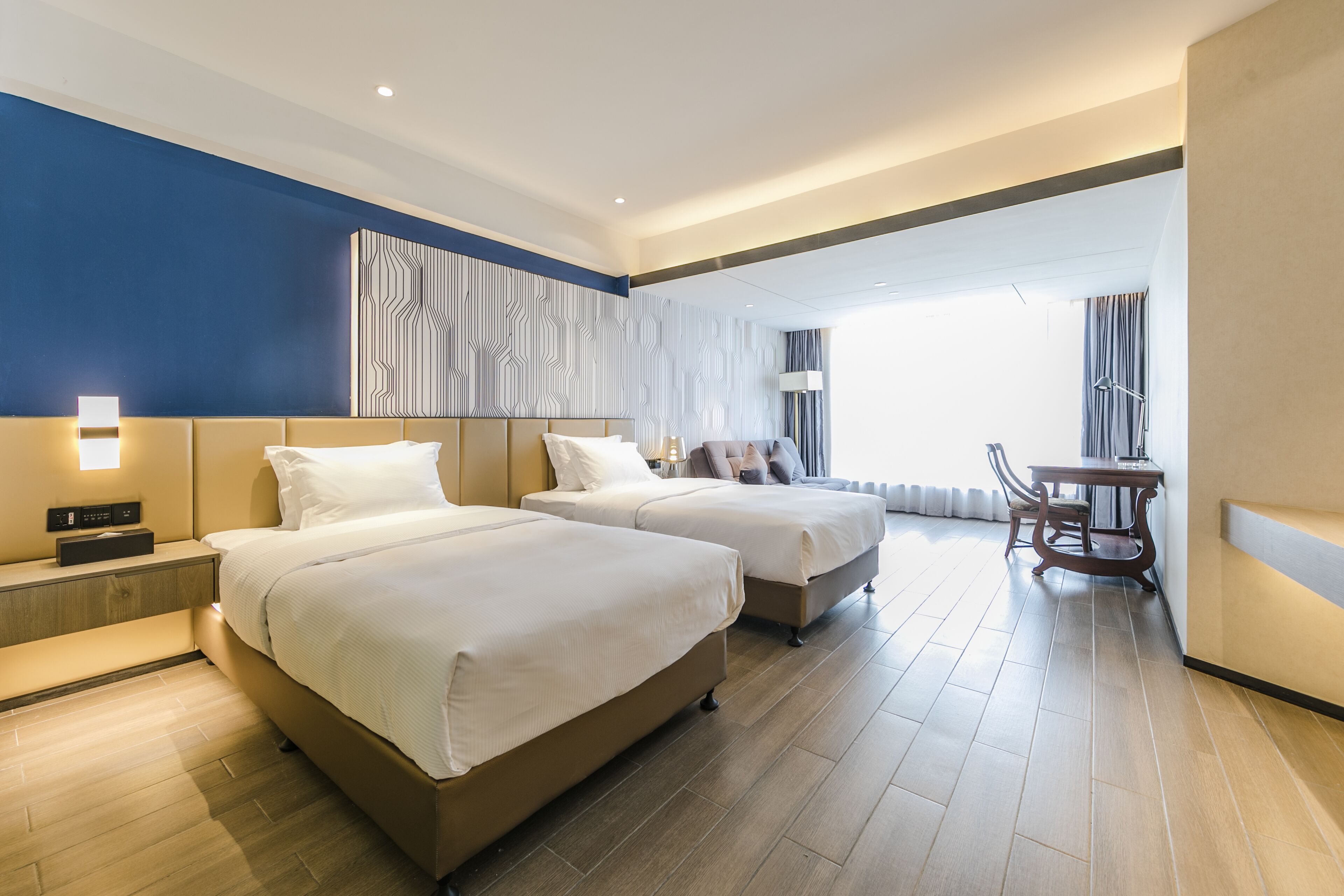 Pesht Premier Hotel