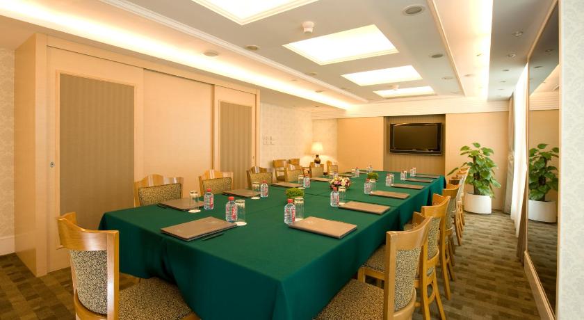 Bishop Lei International House