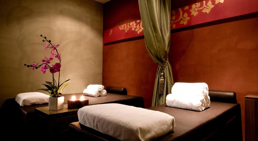 Wharney Guang Dong Hotel