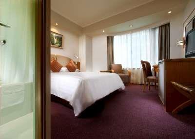 Wharney Guang Dong Hotel