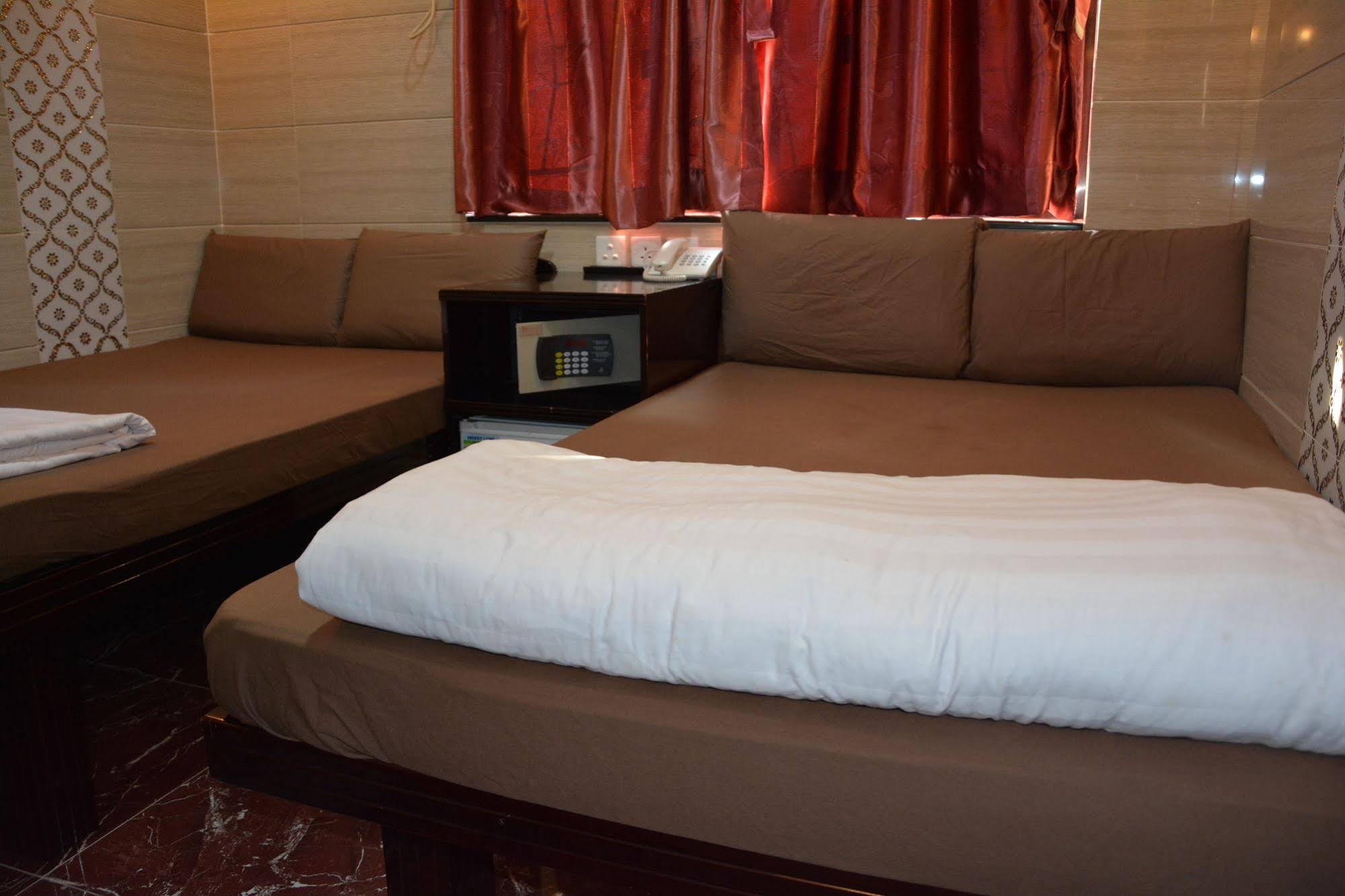 Everest Hostel