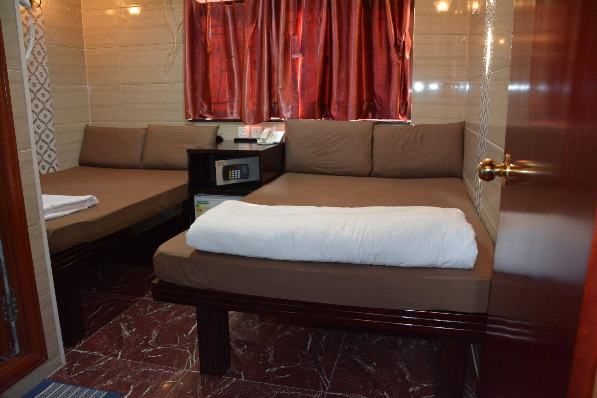 Everest Hostel