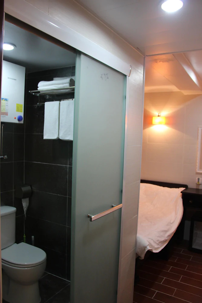 Happy Bee Hostel