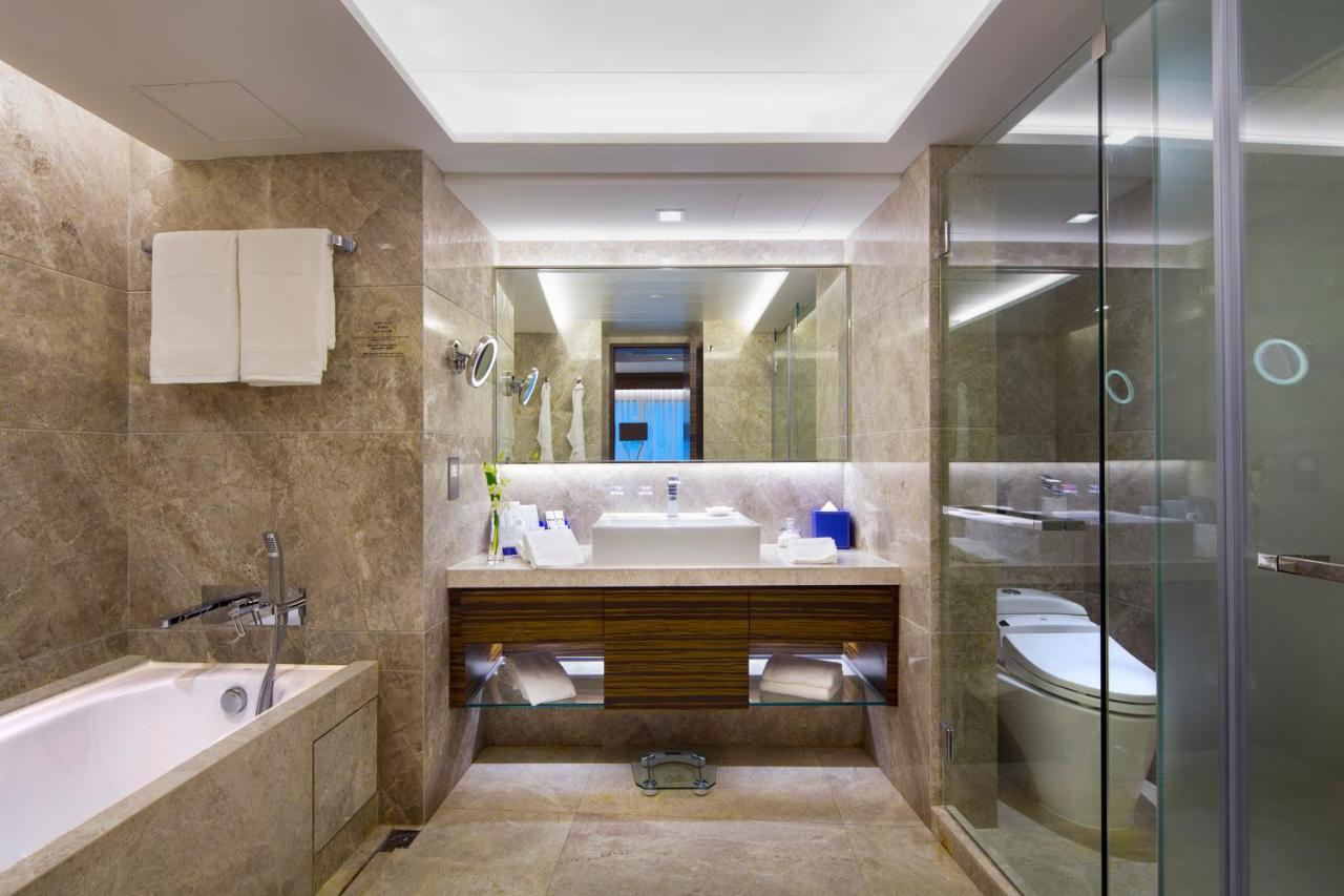 New World Millennium Hong Kong Hotel