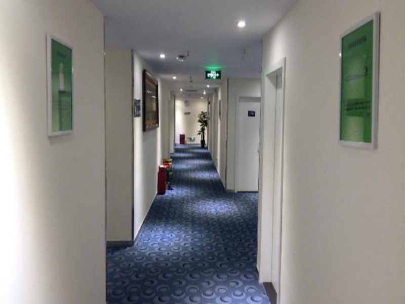 7Days Inn Shenzhen Fuyong Fenghuang Shiji Commercial Square