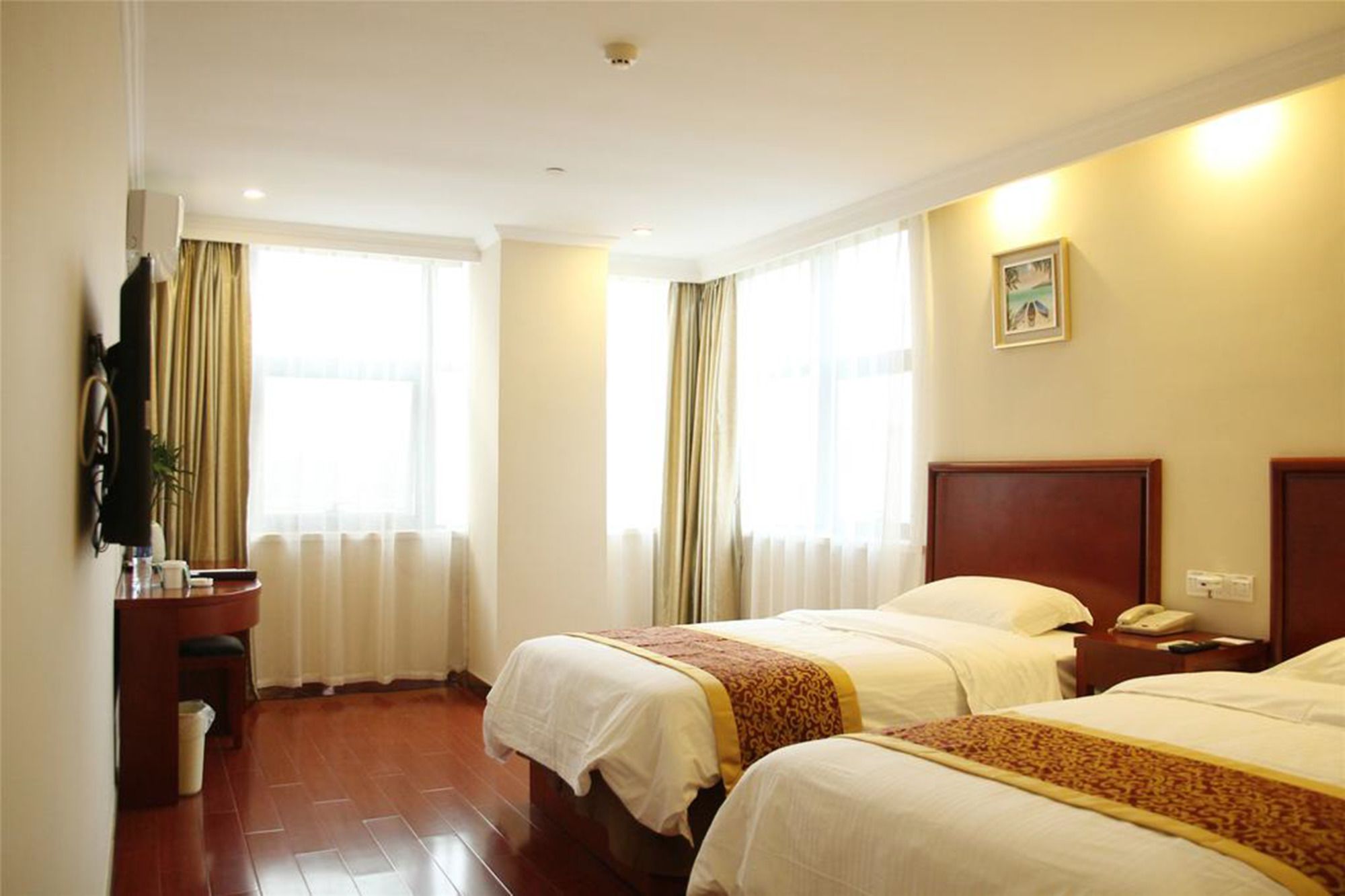GreenTree Inn ShenZhen Huanggang Port South Futian Road Express Hotel