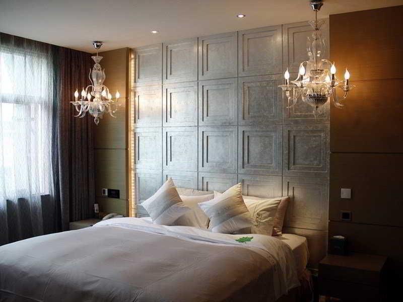 The Luxe Manor