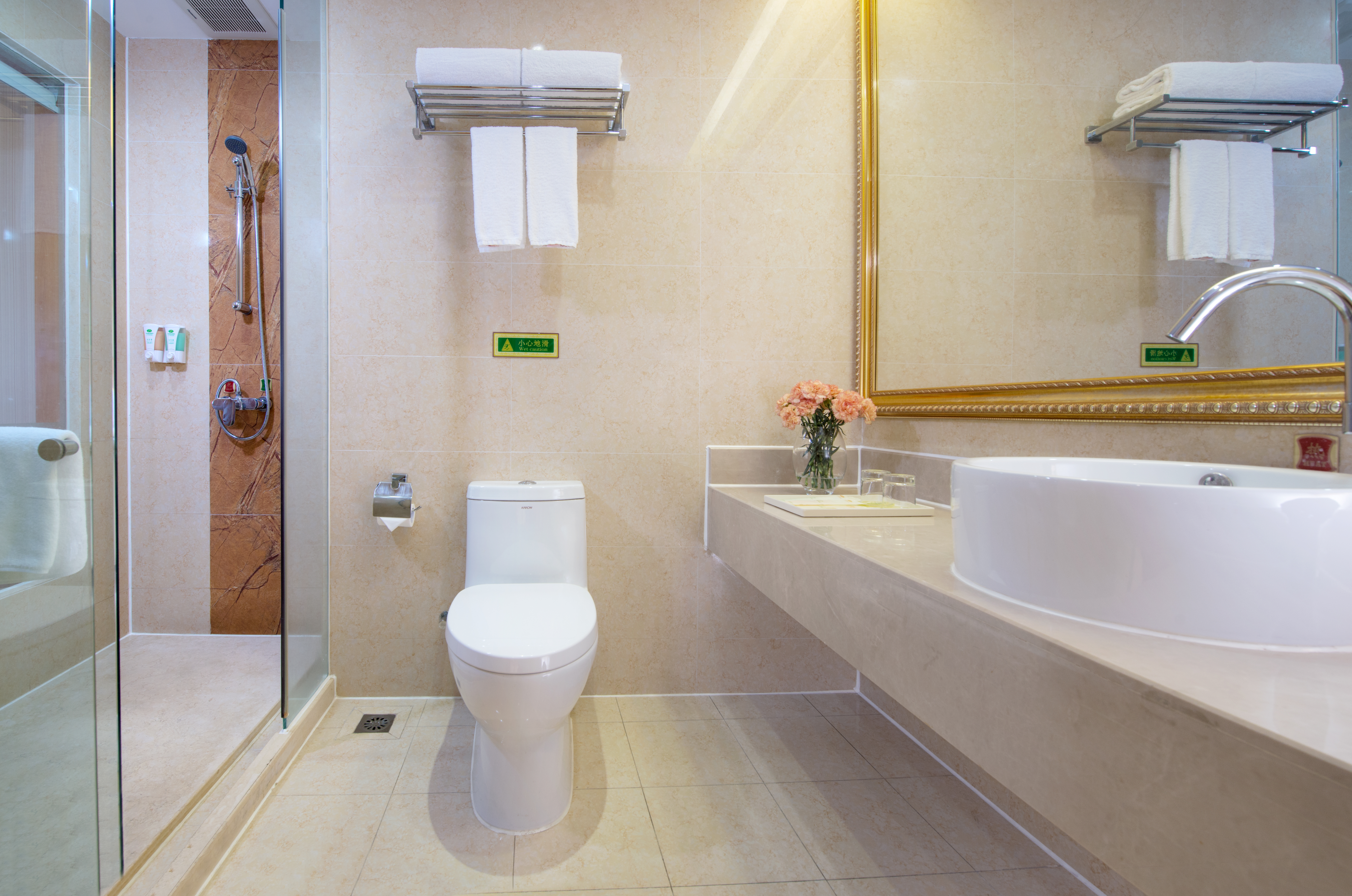 Vienna Classic Shenzhen Longhua Bus Station