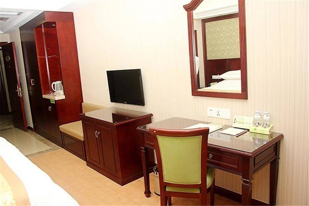 Vienna Hotel Shenzhen Fuyong Qiaotou Branch