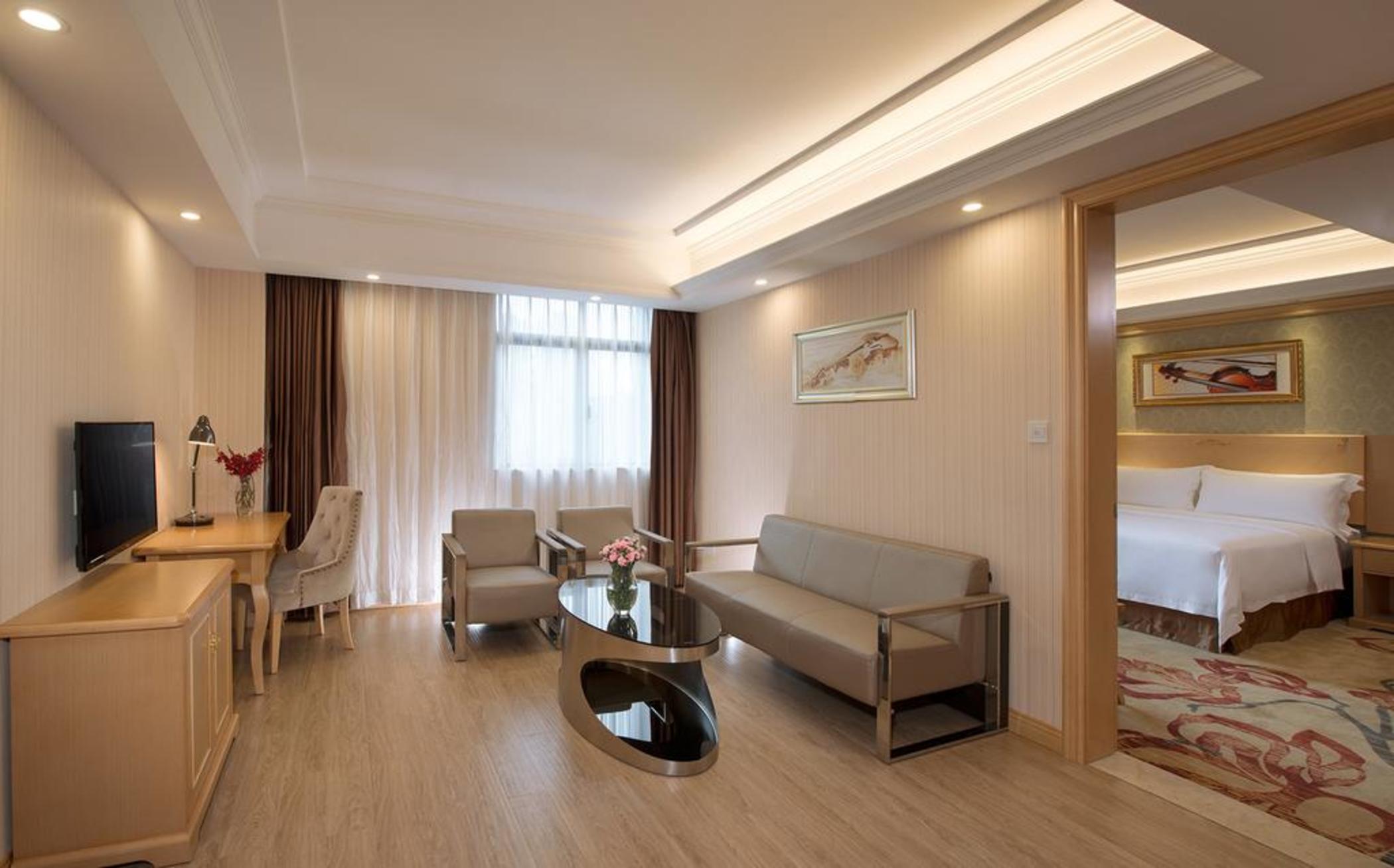 Vienna Hotel Shenzhen International