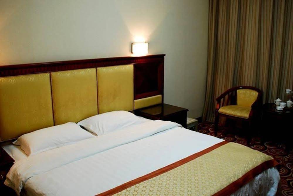 Heyi Yangguang Hotel