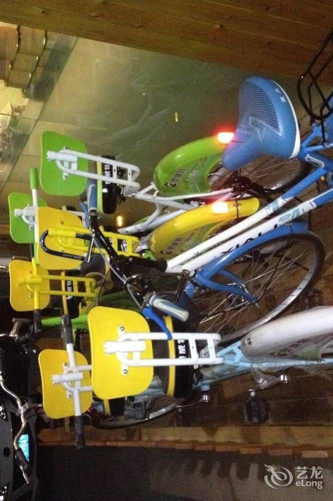 Small White Whale Inn