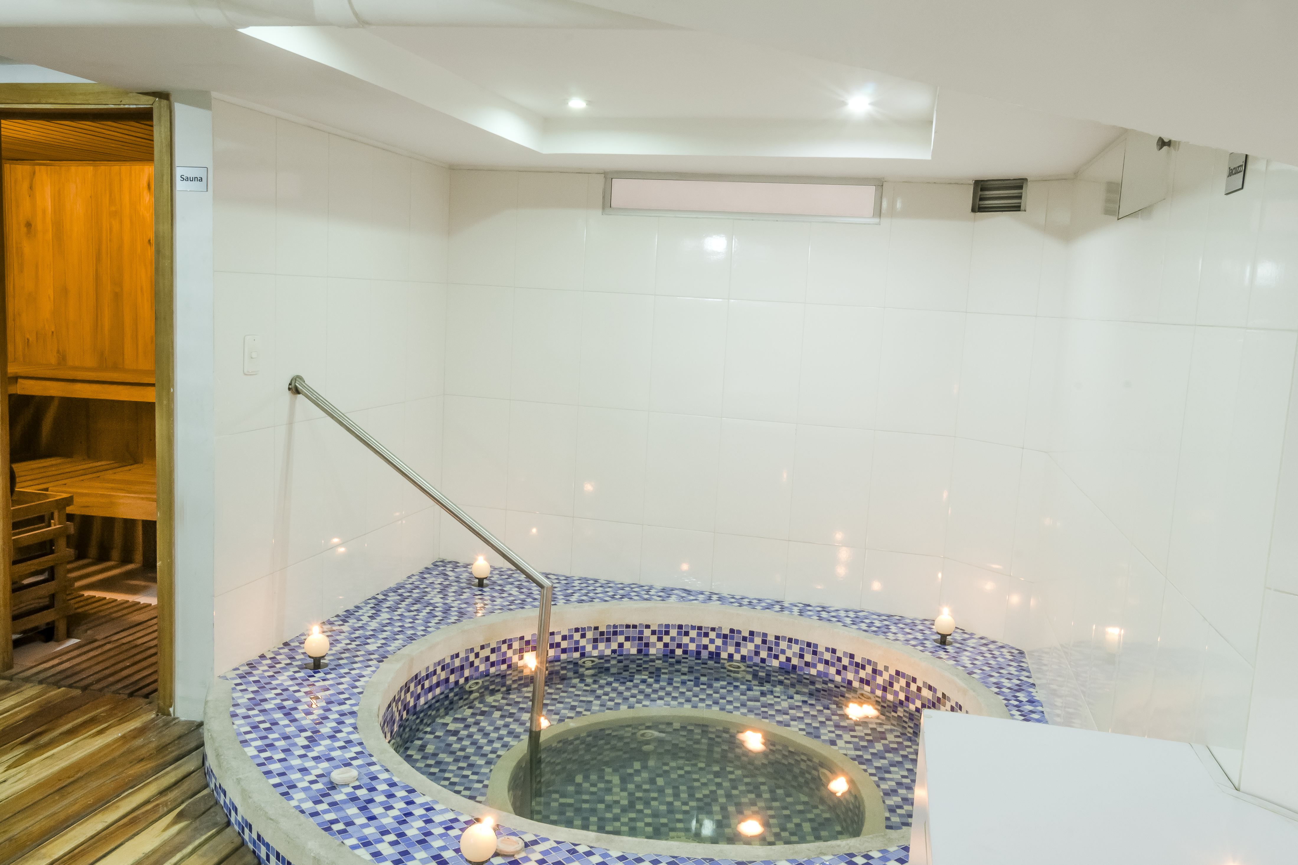 Hotel Regency Suites La Feria