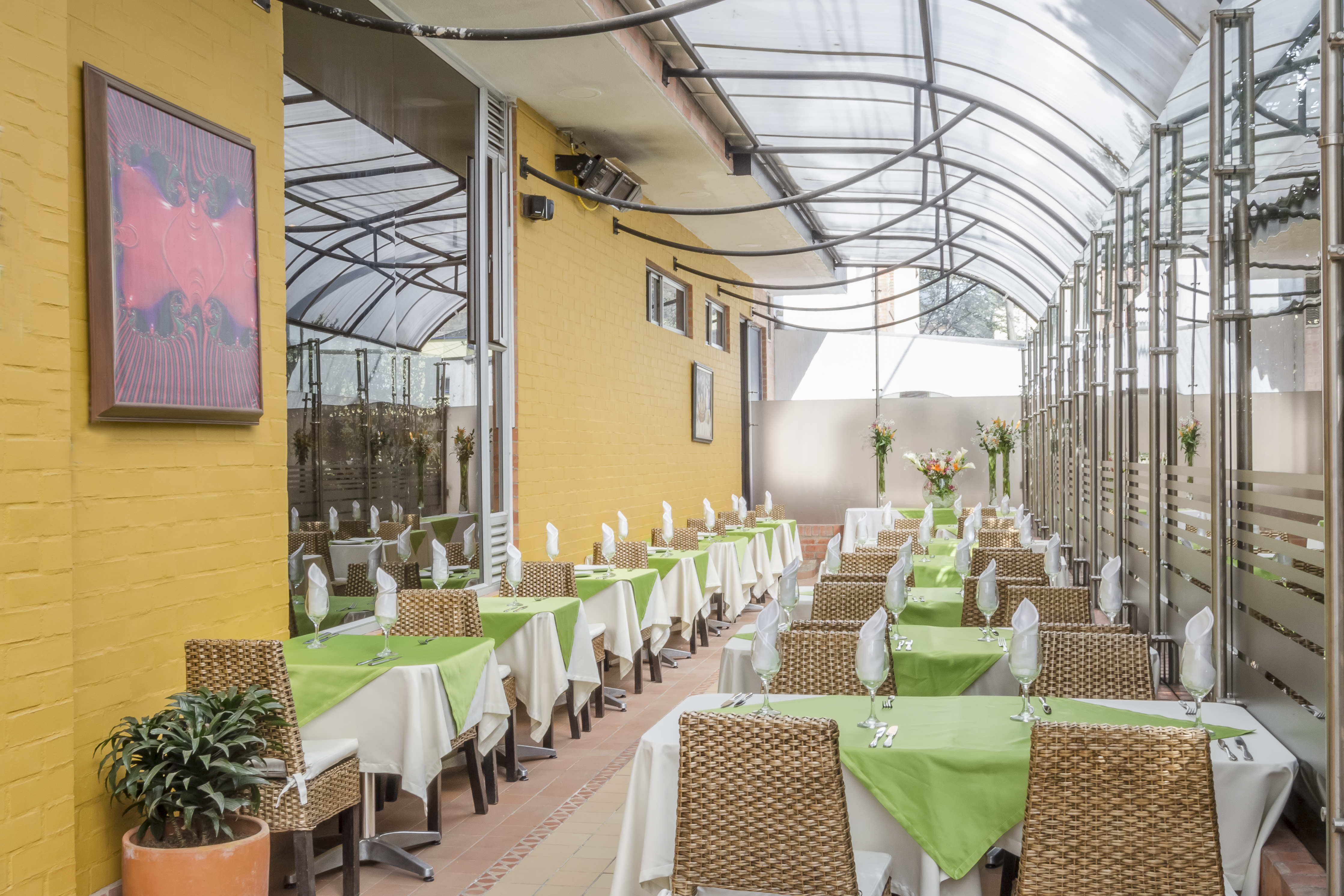 Hotel Regency Suites La Feria