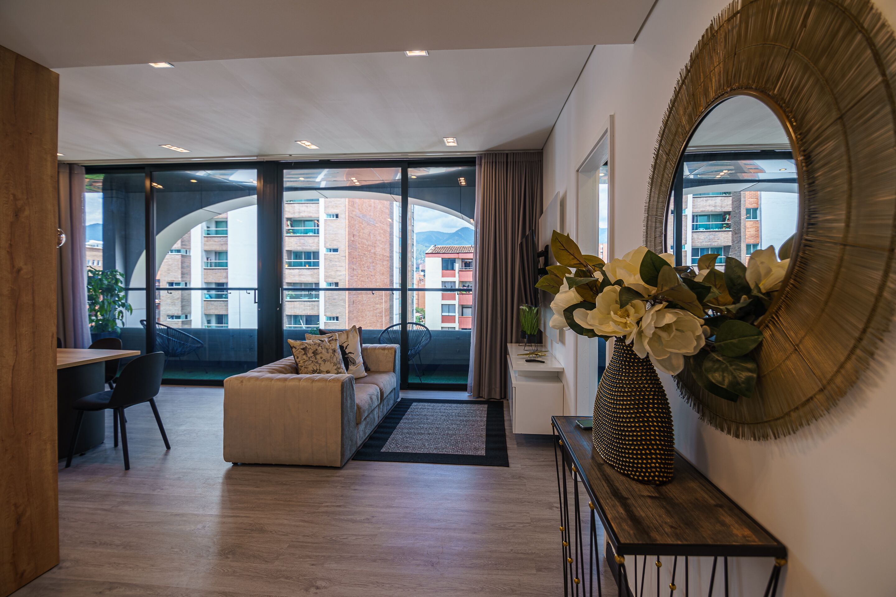 First Class Hotel