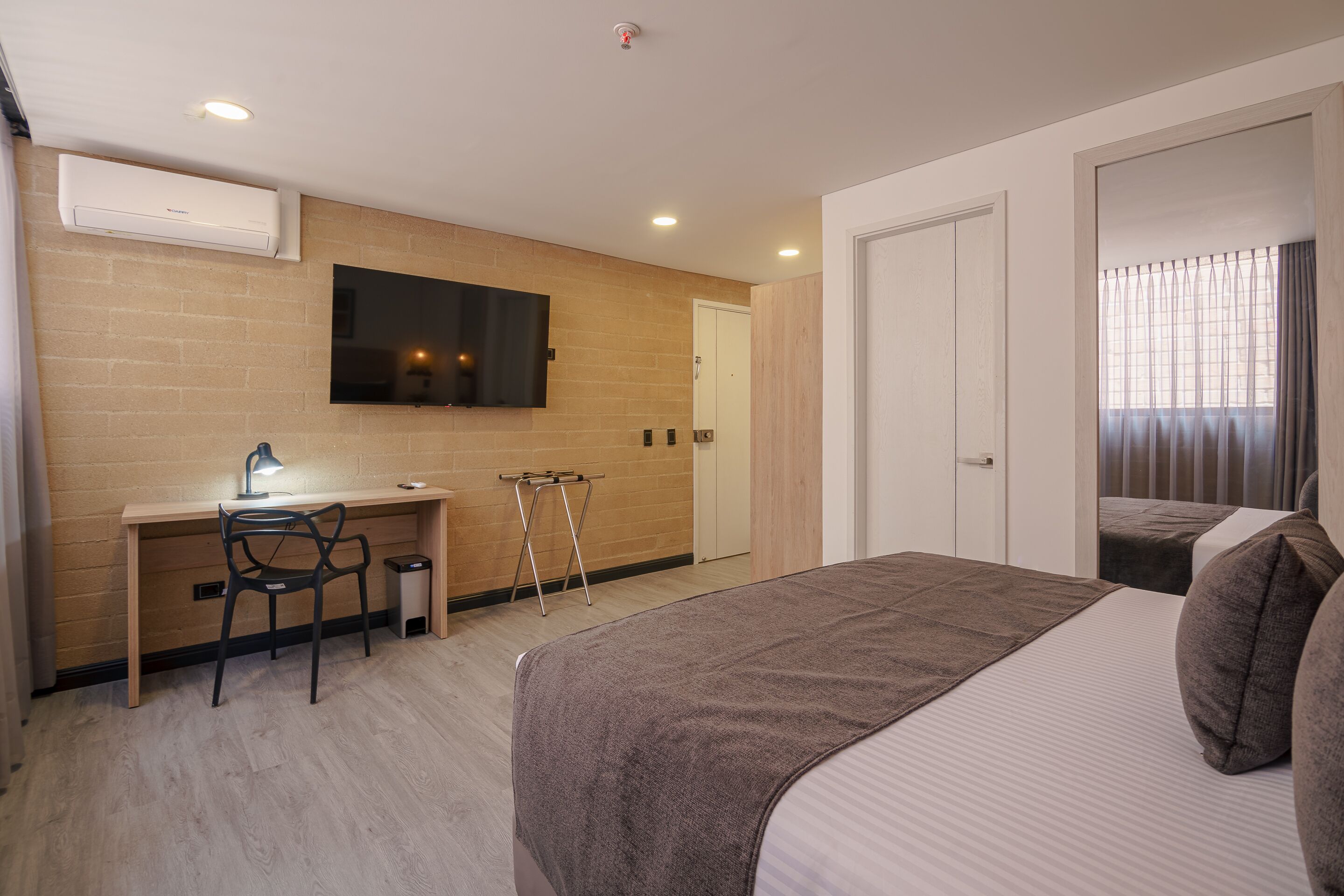 First Class Hotel
