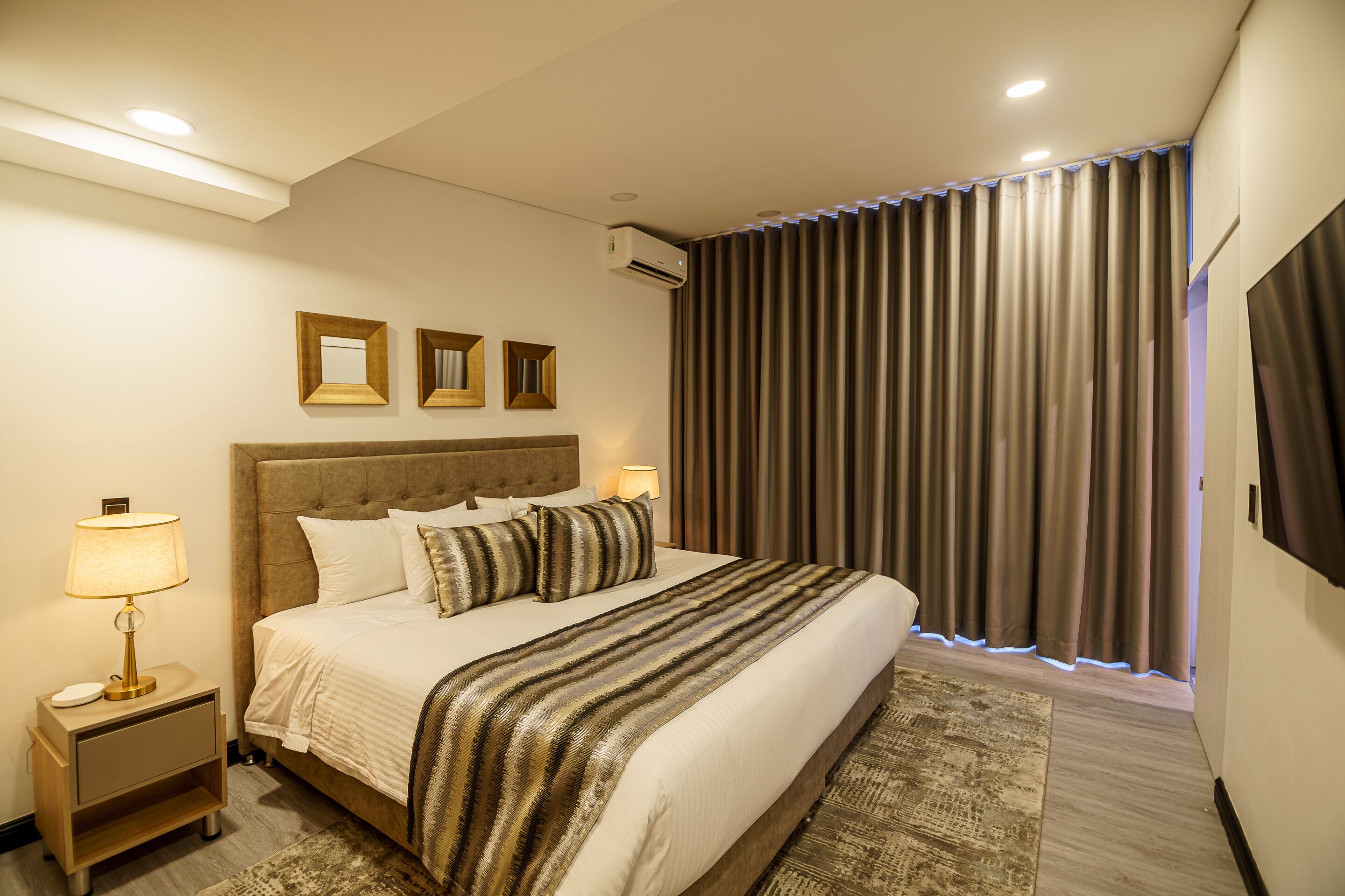 First Class Hotel