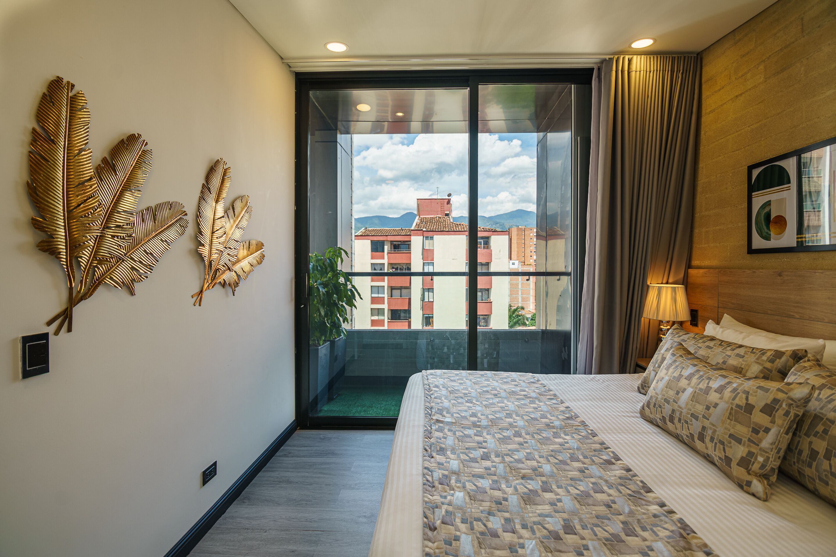 First Class Hotel